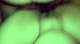 mi hermanastra gime delicioso mientras mi polla le da masaje en su coño grande