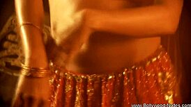Beautiful indian babe showing off solo 😍