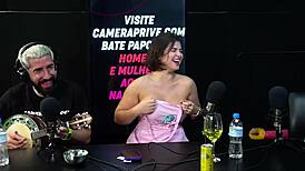 White Fairy ที่เซ็กซี่กลับมาสำหรับแอคชั่นเย็ดก้นป่าบนพอดแคสต์ เธอถอดเสื้อผ้าสำหรับความสนุกสมัครเล่นแบบดิบ