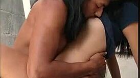 Este video esta increible muy buena cogida a esta morena