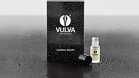 i can't stop staring at that sexy ass girl dancing with her cunt