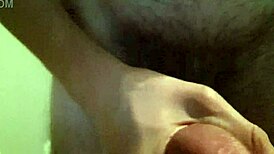 18-godišnji gej twink uhvaćen kako masturbira sa ejakulacijom na daddy porn