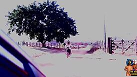 Duas gostosas nuas andando de moto nuas!