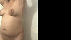 i can’t stop watching Lizi Love shower and tease me