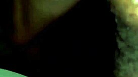 الزوجة الخطوة تستمتع سراً بالجماع العرقي مع زب أسود كبير من قريب