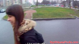 Хей, гледай тази тийнейджърка 18+ да бъде изпръскана по циците!