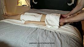 Modelka mi dovolila dotýkat se jejího nahého těla během masáže