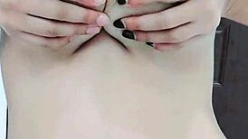 Sobia Nasir özel dans klibinde çıplak soyunuyor