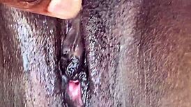 mouilles bien cette foufoune with ebony teen fingering