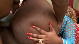 nem bírok leszakadni erről a hatalmas fekete ló farkról nagy golyókkal!