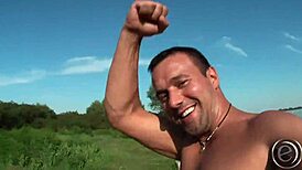 Mandy Bright と Jasmine Rouge が蒸し暑いビーチで熱く楽しむ