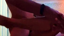 Тайландска тийн 18+ среща малка мацка в горещ секс