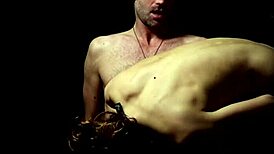 Mă leagă și mă fută tare 😏