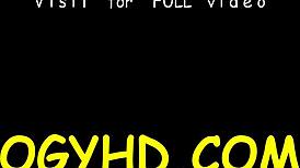 Wow, diese reife russische 18+ Teen hat ihr Loch hart von einem alten Schwanz gerammt bekommen! 😲