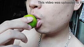 エロい中国アシアン美女が舐めまくりオナニー激しく