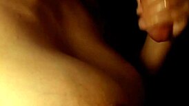 Oh, que buenas tetas she has for handjob cumshot