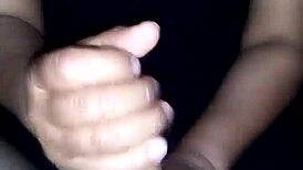 Una rica masturbada con handjob intenso