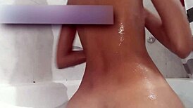 This Colombian babe is masturbating her big ass in the bathtub, so hot! 😍