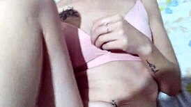 Bugün o sıkı amcığı sert yumrukladım ve yüzüne boşaldım