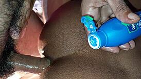 Wow, podívej se na tu horkou Desi kurvu v divokém amatérském trojce!