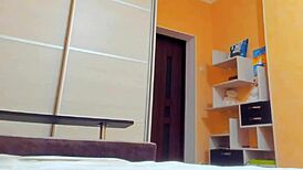 Горячая Майла Энджел мастурбирует соло с дилдо и пальцами дома