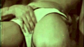 Vintage úriember vallja be az erotikus tiltott családi szexet