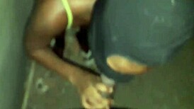 morena novinha mamando funkeiro por 30 reais depois do baile e deixou gravar o sexo anal voyeur