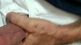 Ibu-Ibu Matang Dapat Oral Intim Lembut