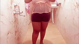 Sexy south indian maid showing boobs