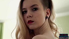 إيمي الألمانية 18+ تعرض ثدييها الطبيعيين الكبار وجسمها الساخن