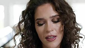 Up close with Victoria Voxxx and Robby Apples in action