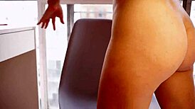 Arjantinli Sara Latina Solo Oturumda Büyük Dildoyla Oynuyor