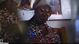 Watch Xoli Mfeka and Darkberry in wet lesbian masturbation on webcam!