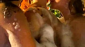 tres lesbianas en el jacussi kiss and touch big asses with natural tits