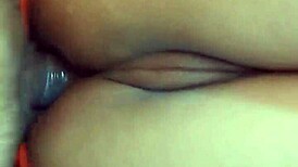 Křičí bolestí když ji mrdám do prdele