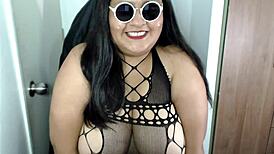 Beautiful tits of a xl girl