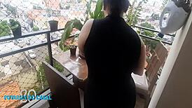 Vivi Guedez Oficial dominates her flower specialist at home