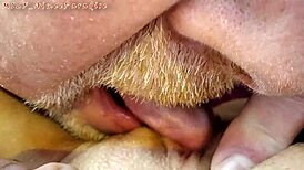 Olgun sürtük Aimee'yle yakın çekim am yalama ve sakso