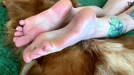 Hey, worship my sexy feet and toes with Nika's domination