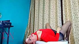 nice lady, wanna see my pantyhose striptease at the table?