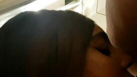 Lamiendo los huevos hasta conseguir descarga de leche explosiva!!