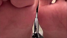 جلسة عبادة أقدام مع سيدة تسيطر وإذلال