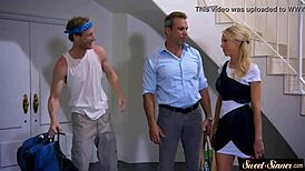 MILF tetona se vuelve loca con una polla masiva en escena caliente