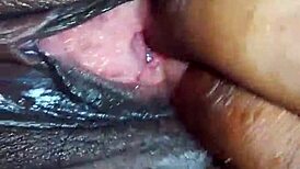 Hornyzee se doigte la chatte en se branlant