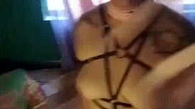 Latigo Esposas Grilletes Y Antifas Los Juguetes Favoritos De Moocherry Los Uso Para Una Tarde De Sexo Rudo