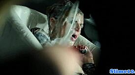 Давай, смотри, как эта буккаке шлюха дико дрочит киску. Она жаждет грязный фейсал в чулках у глорихола!