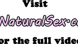 בייבי גלאמקור מקבלת זיון חזק בעמידה מיסיונרית בצילום אלגנטי