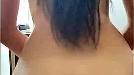 Tremendo culo de alumna universitaria mexicana follando en la oficina dando unos sentones a su profe sexo amateur