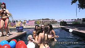 Přítelkyně šuká tvrdě s kamarády po divoké BBQ párty na zahradě