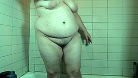 Godain dan goyangin LunalustXXX dengan pantat dan dada besarnya